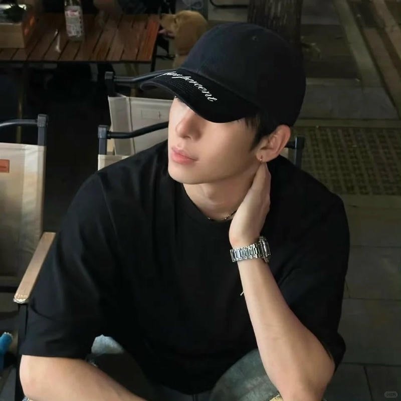 hình ảnh hot boy giấu mặt