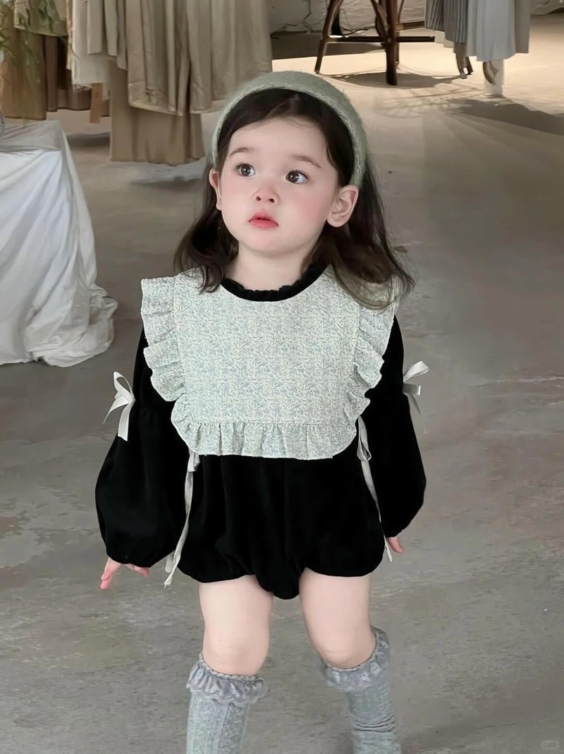 hình bé gái đáng yêu