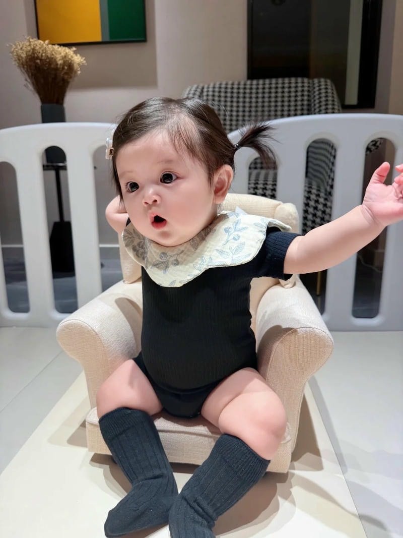 hình bé gái xinh đẹp