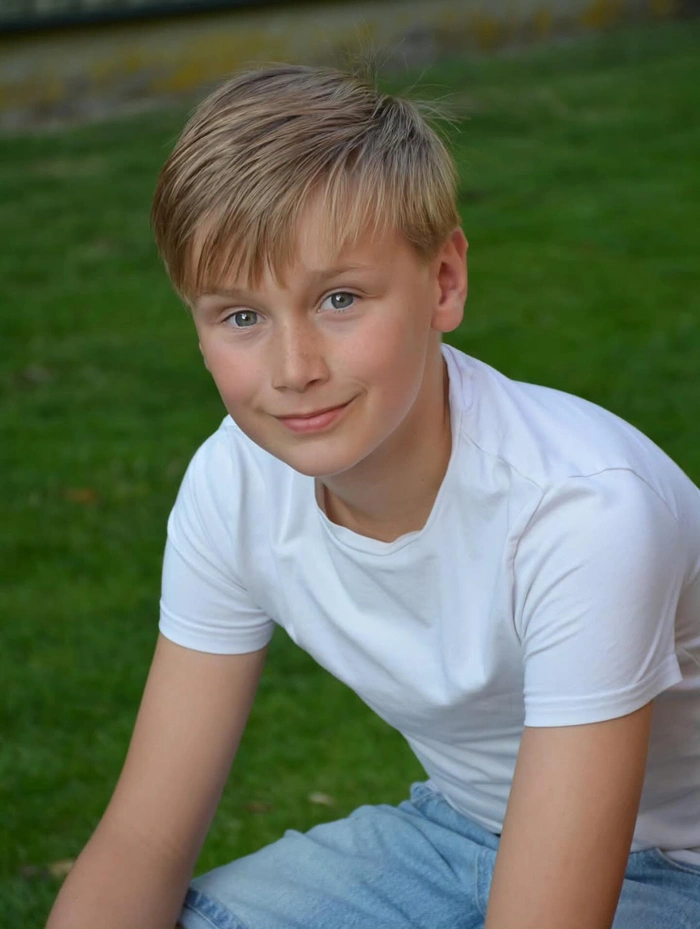 hình bé trai đẹp trai dễ thương