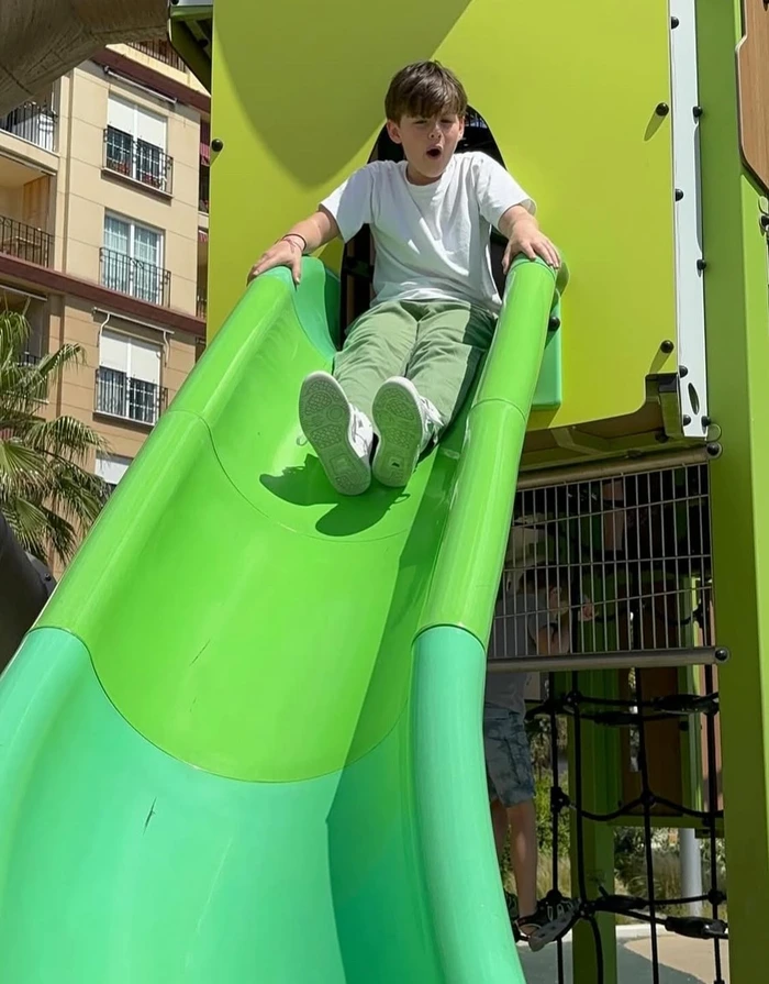 hình bé trai đẹp trai lung linh