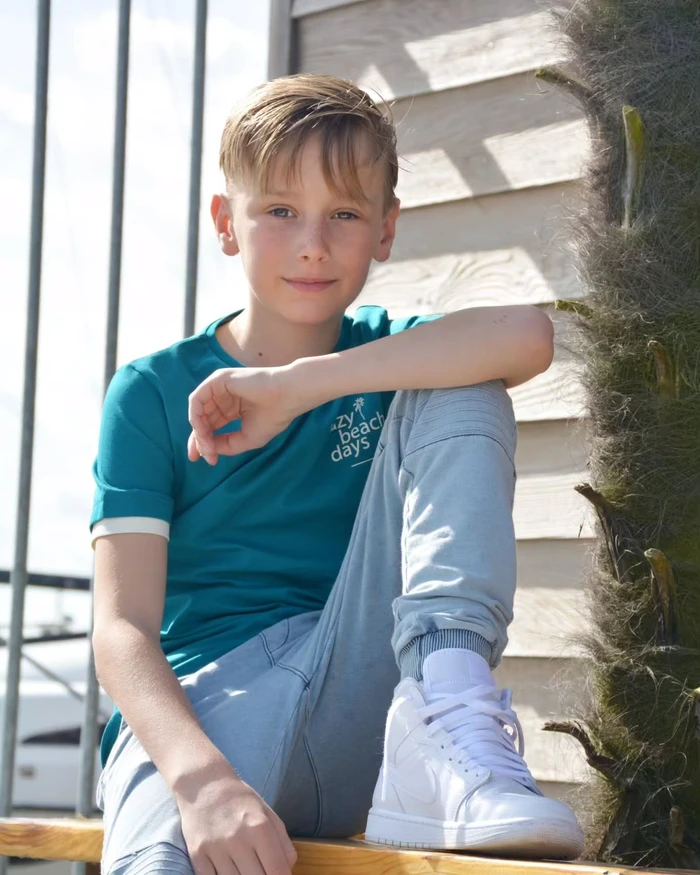 hình bé trai đẹp trai ngầu lòi