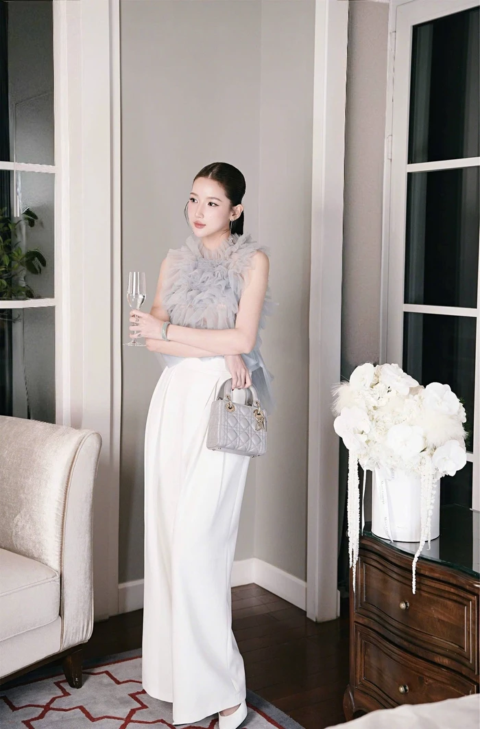 hinh gái công sở đẹp