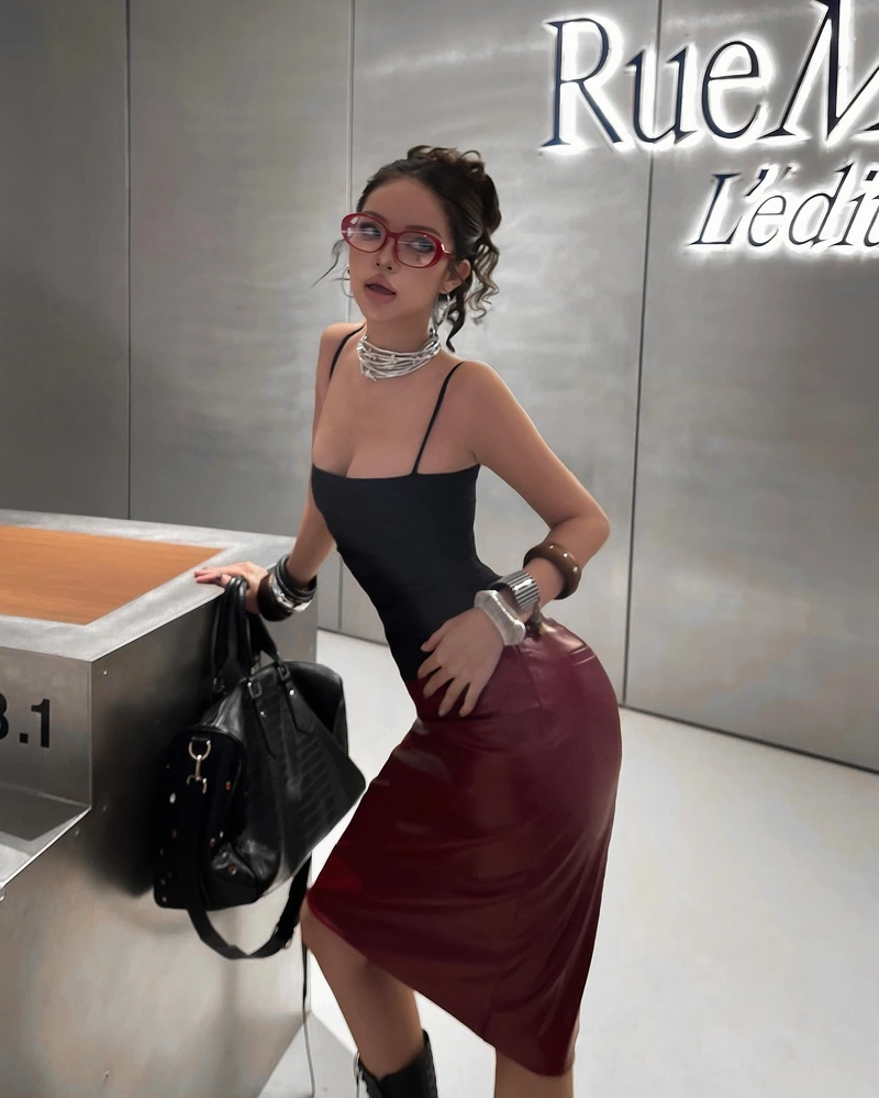 hinh gái đẹp đeo kính