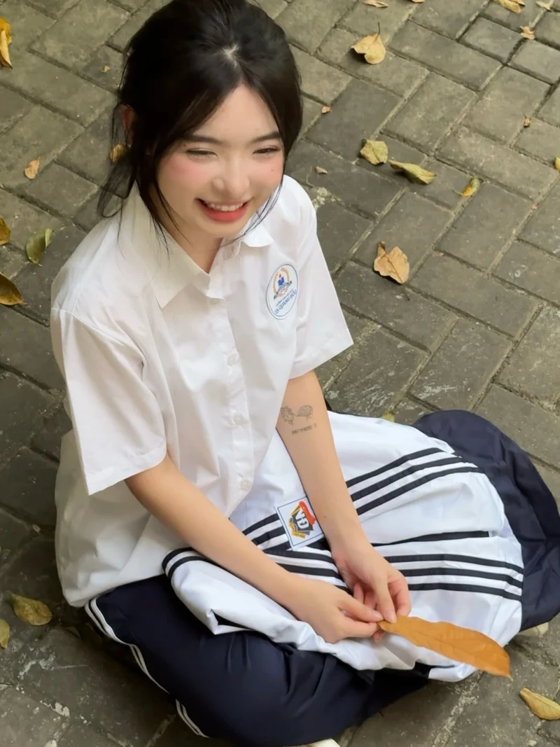 hình gái xinh 2k7