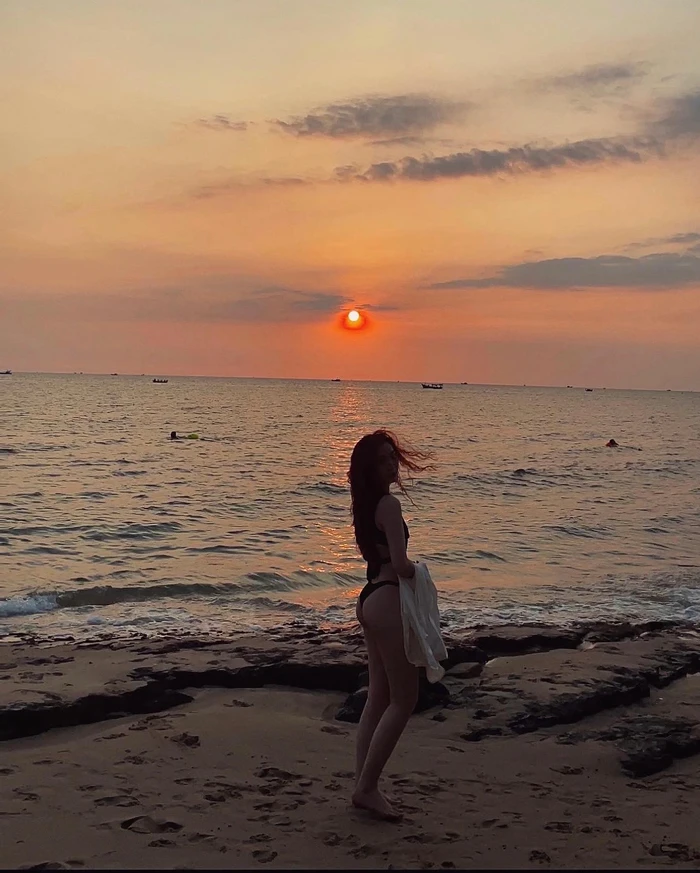 hình gái xinh che mặt ngầu