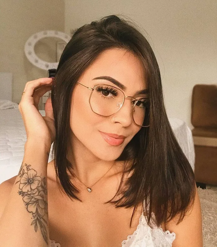 hình gái xinh tóc ngắn phong cách trẻ trung