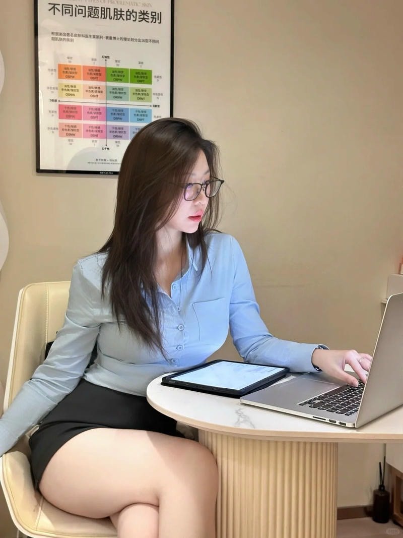 hình gái xinh văn phòng