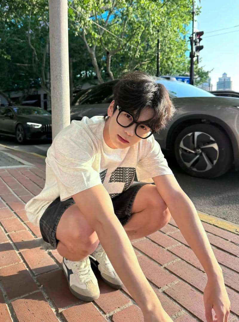 hình pose dáng 2k10