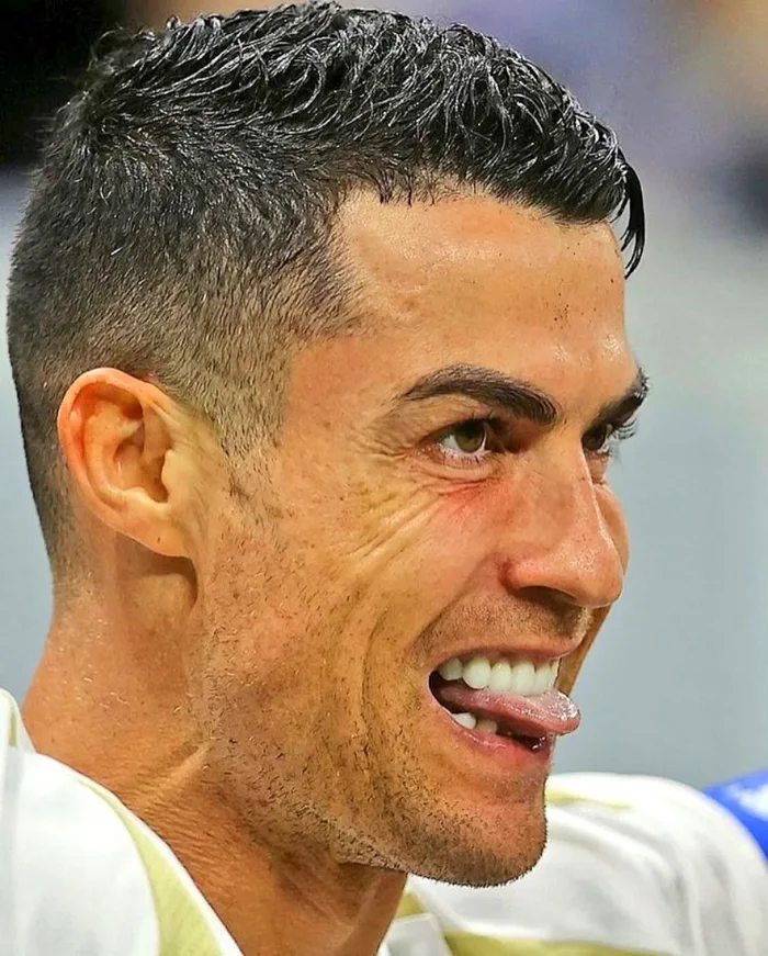 hình ronaldo đẹp trai mạnh mẽ