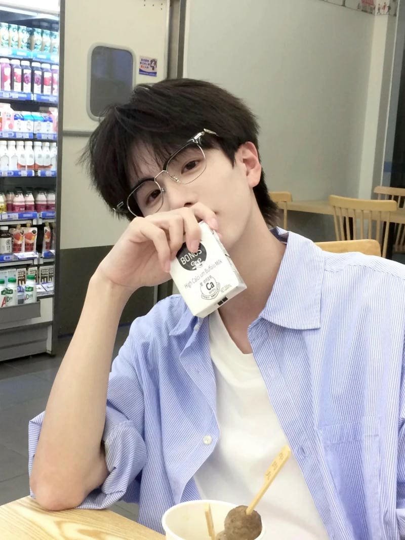 hot boy che mặt 2k12