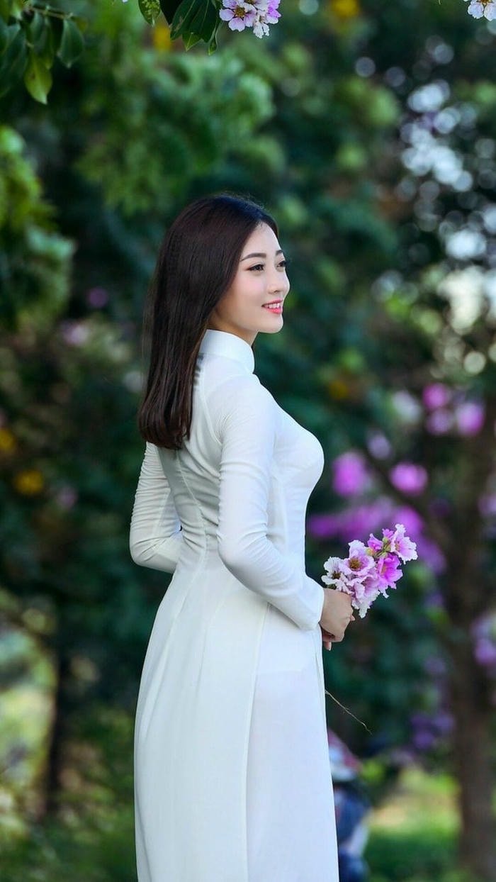 hot girl và áo dài