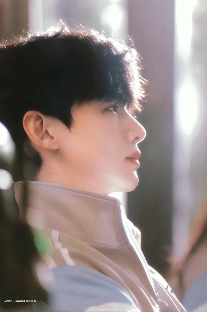 khuôn mặt trai 2k7