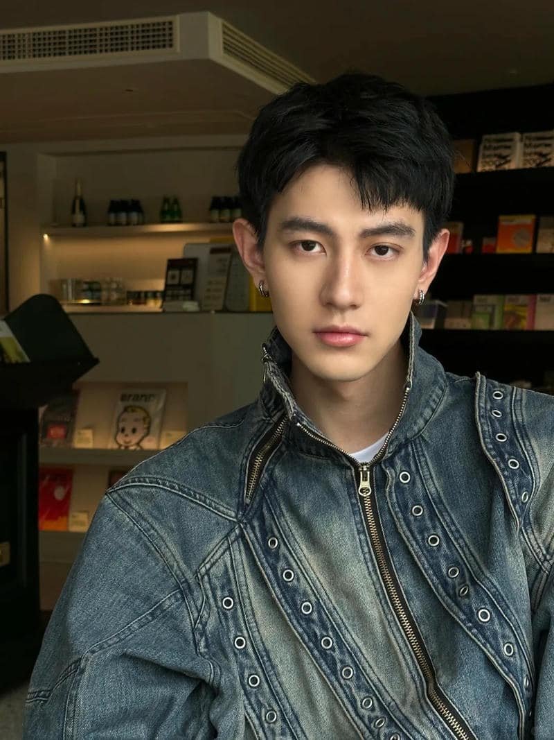 mặt trai đẹp gây sốt