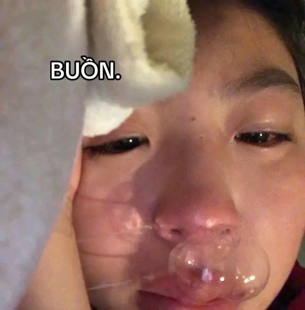 meme khóc sùi bọt mép