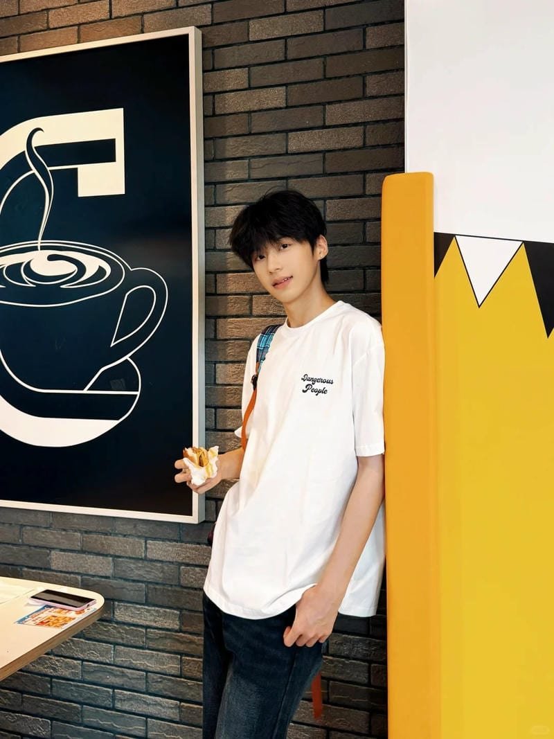 thần thái trai 2k10