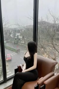 thiếu nữ khoe dáng