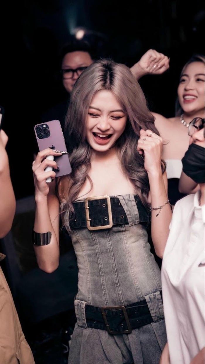 thiếu nữ party cá tính