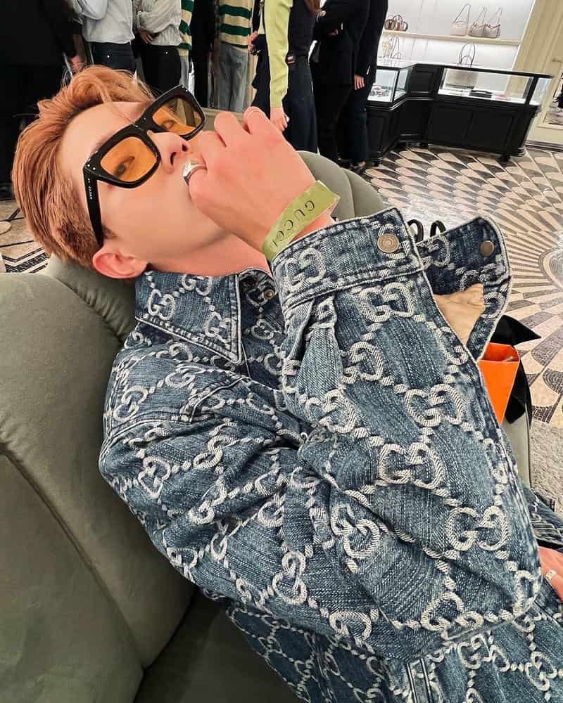 trai 2k12 che nửa mặt