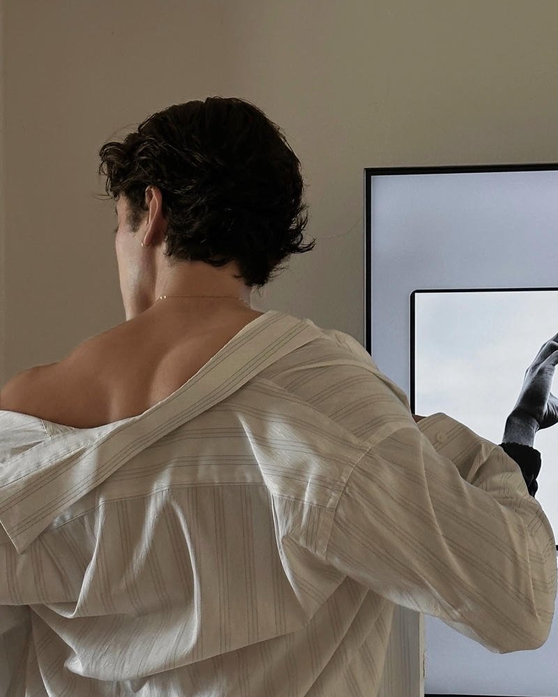 trai cuốn hút che mặt