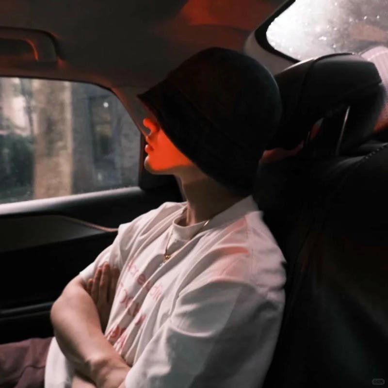 trai đẹp giấu mặt lạnh lùng