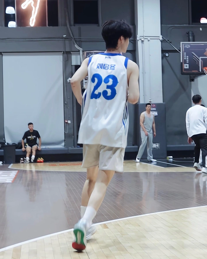 trai đẹp học sinh tươi sáng