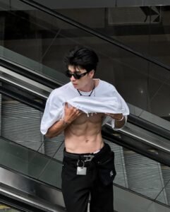 trai đẹp khoe cơ săn chắc