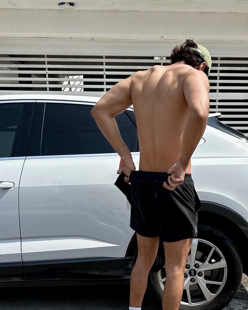 trai gợi cảm che mặt