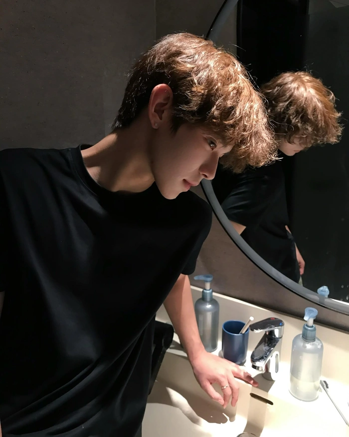 trai học sinh đẹp trai tự nhiên