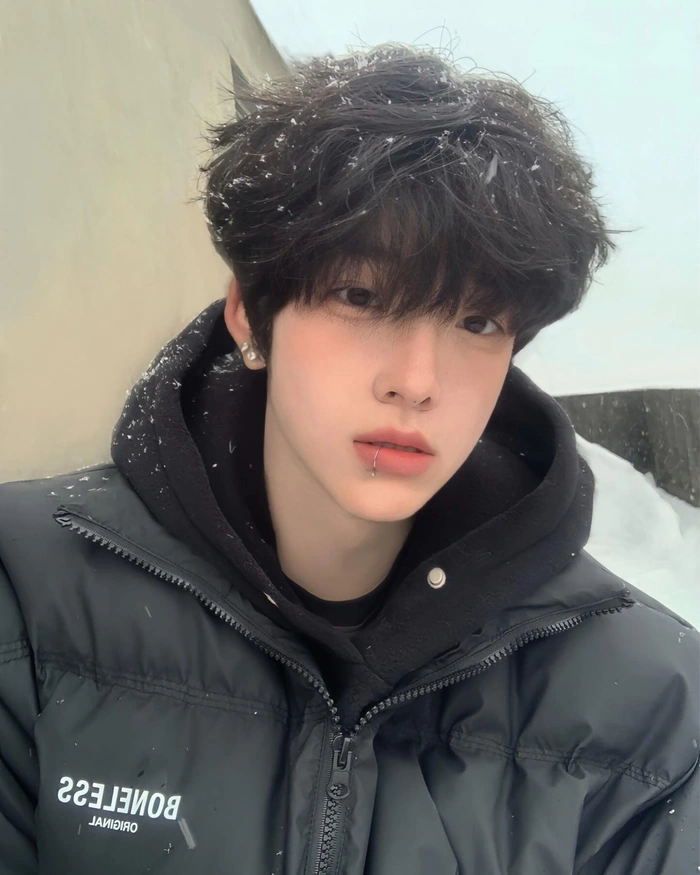 trai học sinh đẹp trai và thông minh