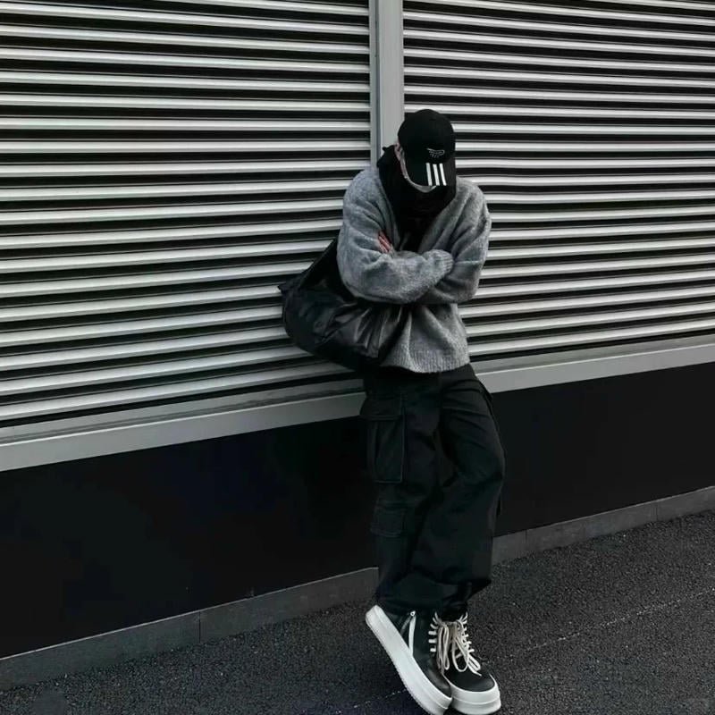 trai ngầu che mặt đời thường