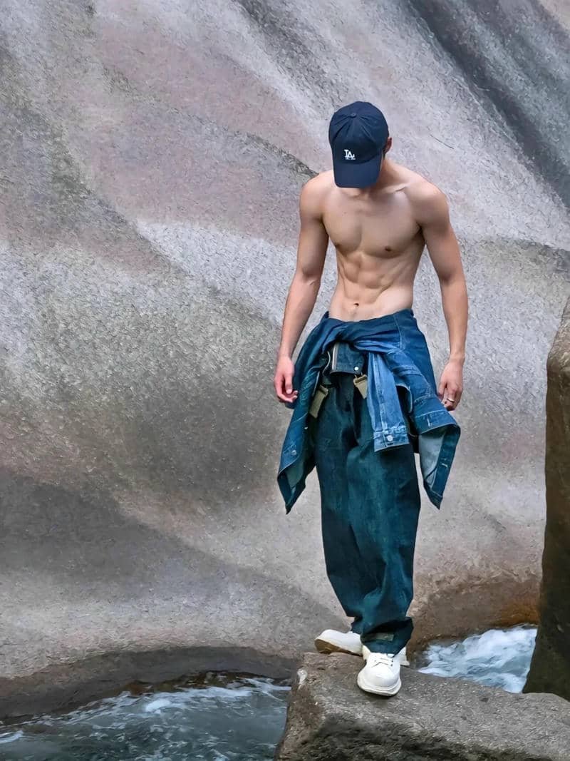 trai ngầu che mặt hotboy