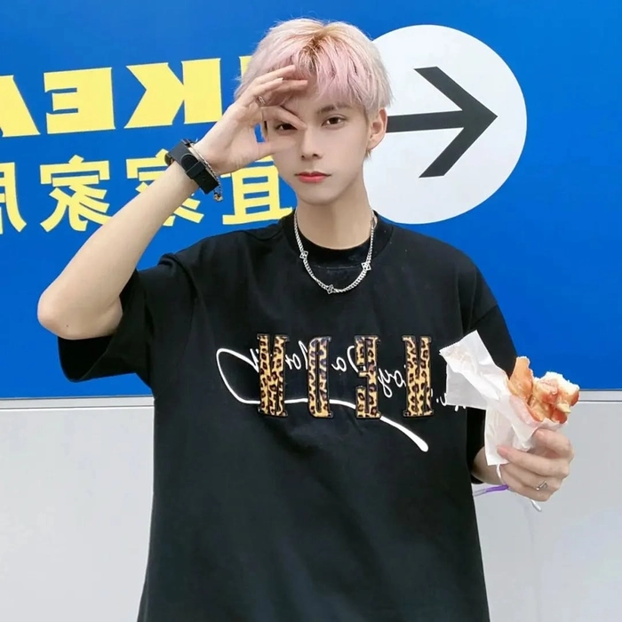 trai trung đẹp trai và thân thiện