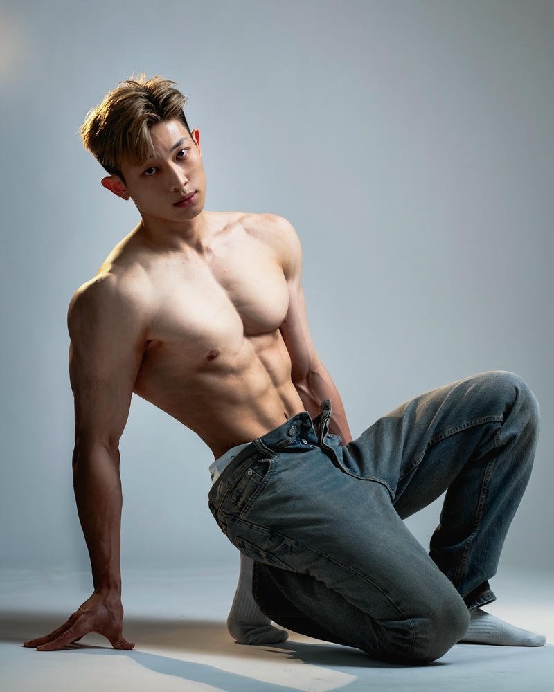 trai trung quốc khoe cơ nóng bỏng