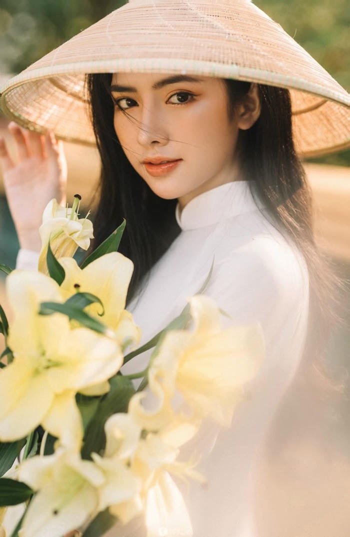 vẻ đẹp thuần khiết áo dài trắng