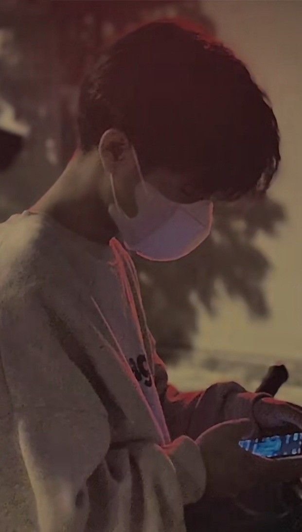 Ảnh trai che mặt cuốn