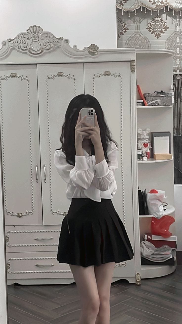 Gái xinh che mặt cute nhẹ