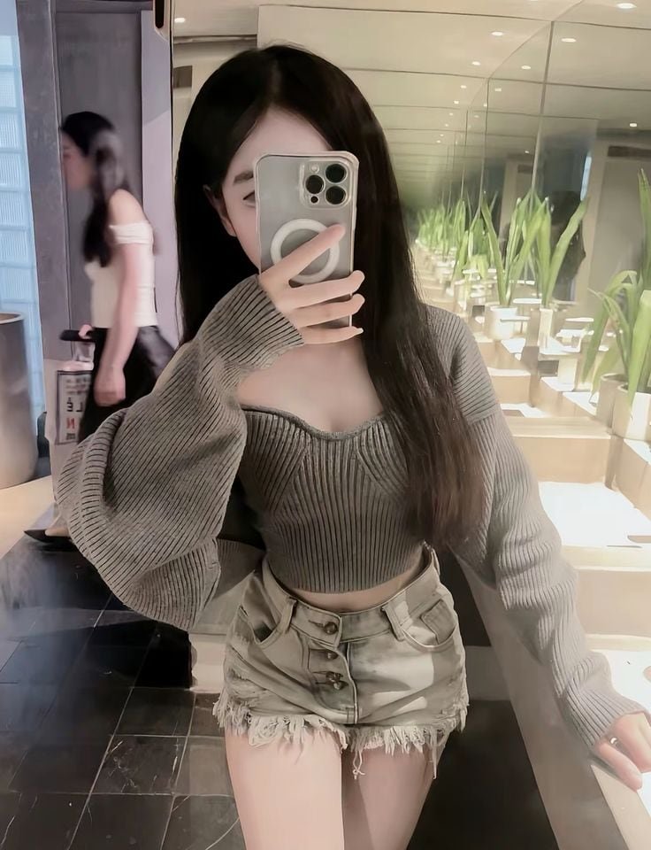 Gái xinh che mặt đáng yêu