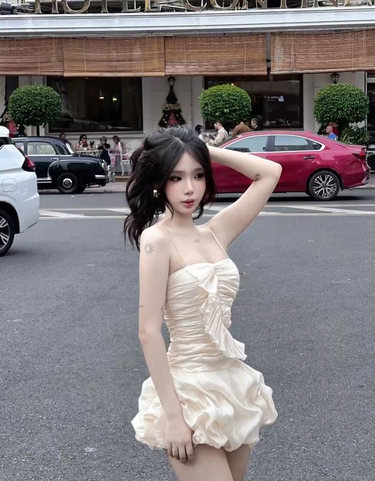 Gái xinh mặc áo hai dây cute