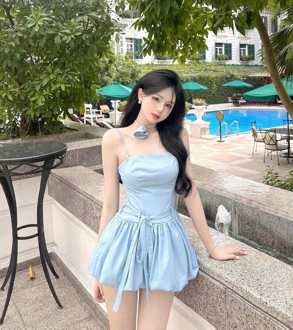 Gái xinh mặc áo hai dây đẹp