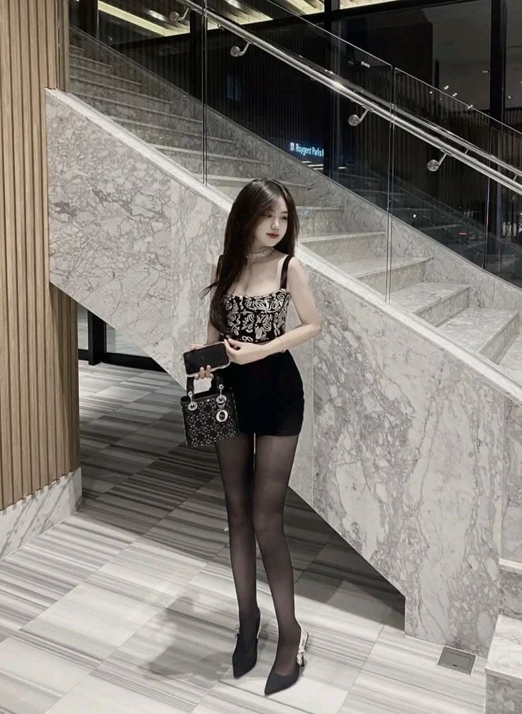 Gái xinh mặc quần tất dễ thương