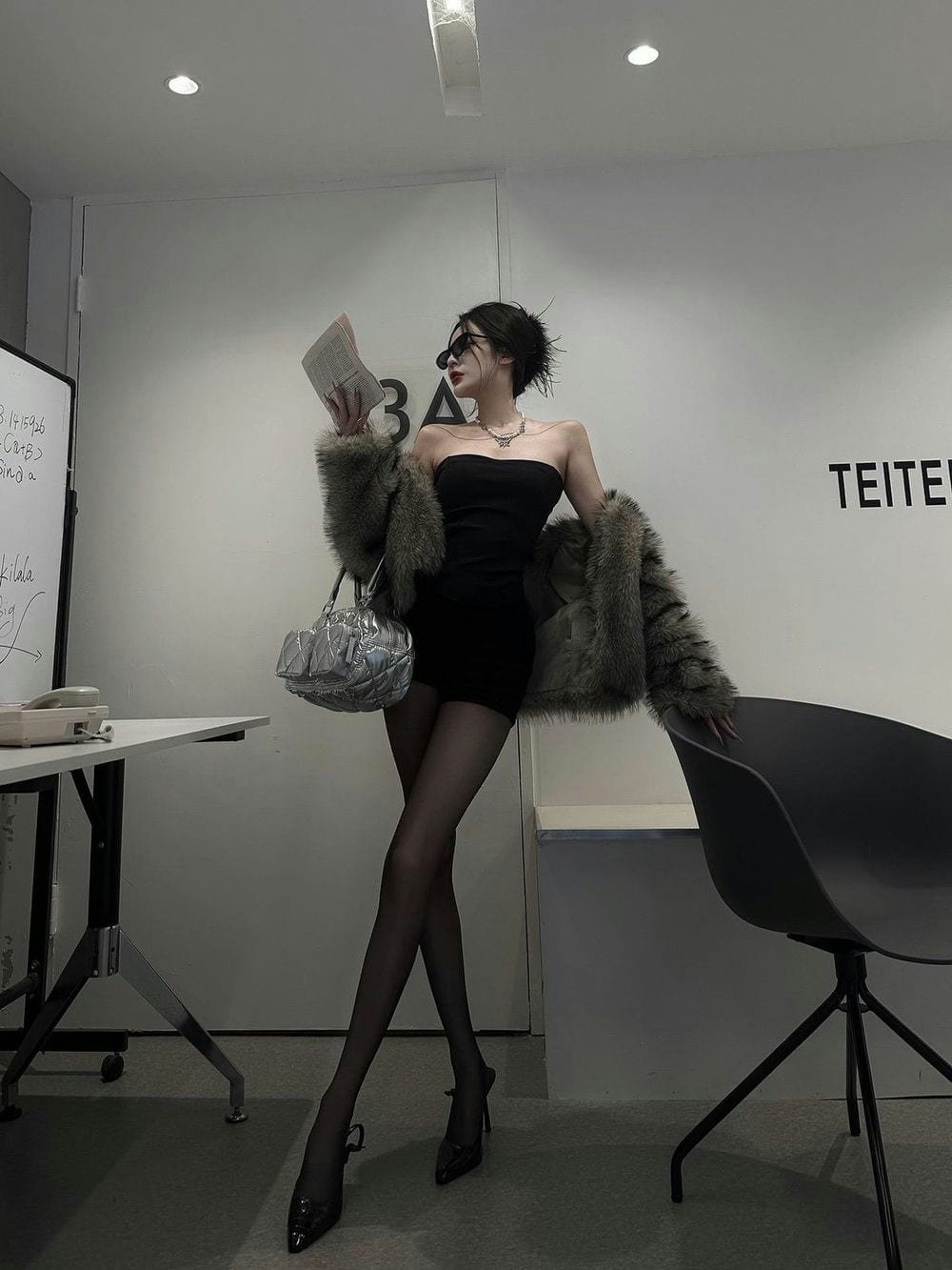 Gái xinh mặc quần tất dịu dàng