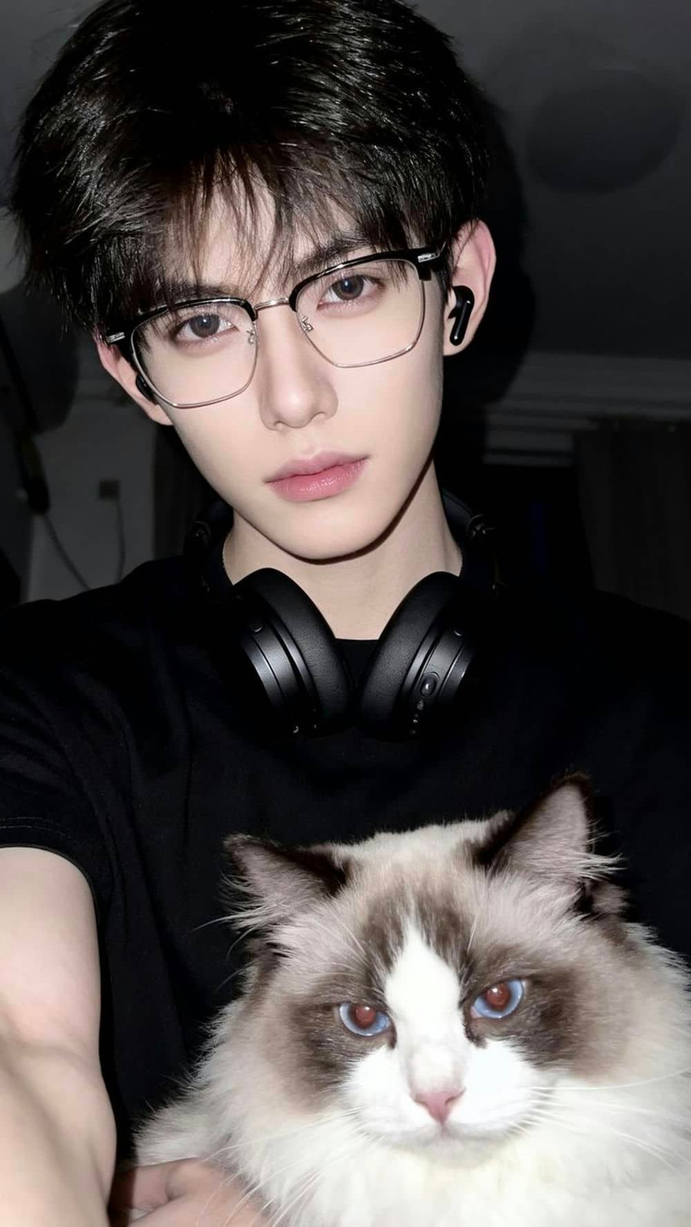 Mặt trai đẹp đầy cuốn hút