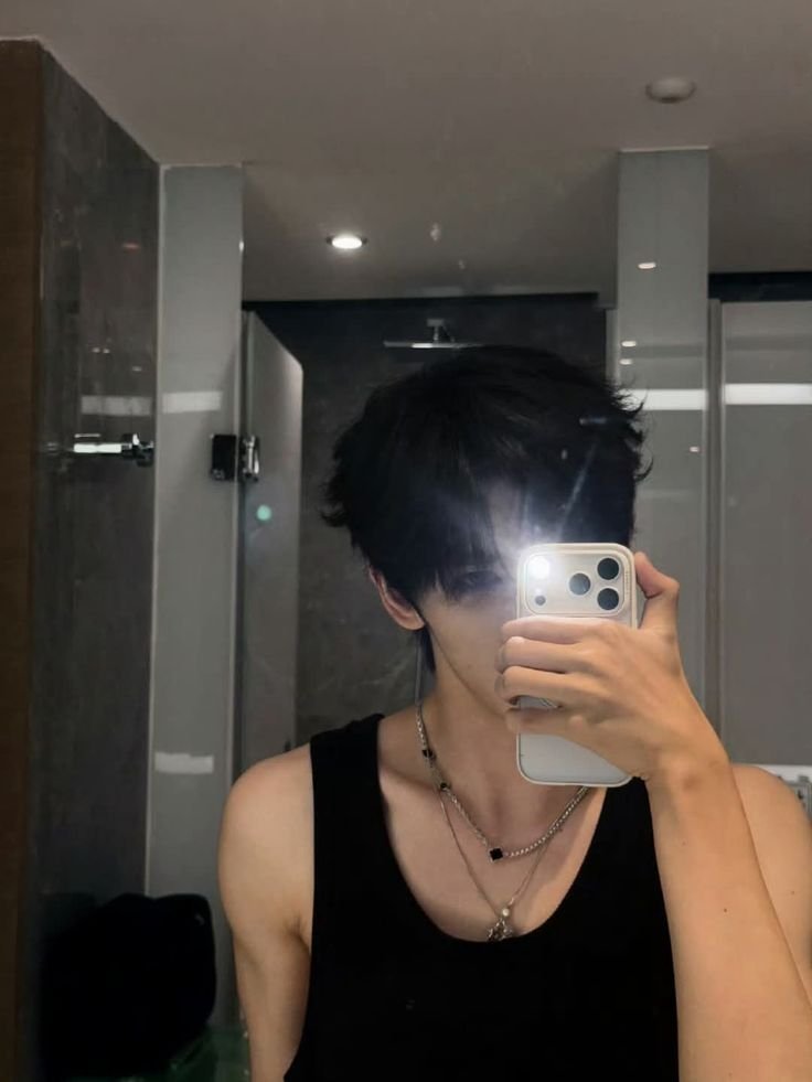 Trai đẹp che mặt gu ngầu