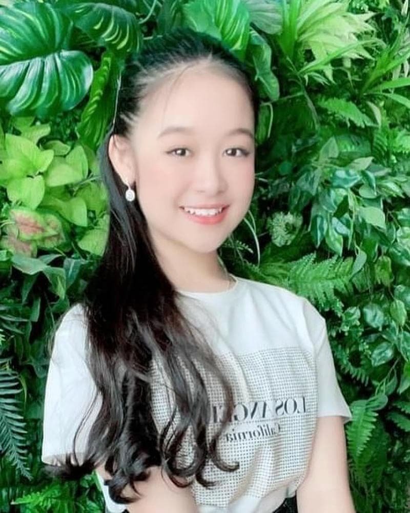 Vẻ gái xinh lớp 5