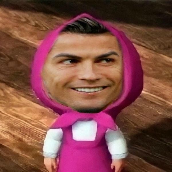 ảnh chế ronaldo cô trai quàng khăn đỏ