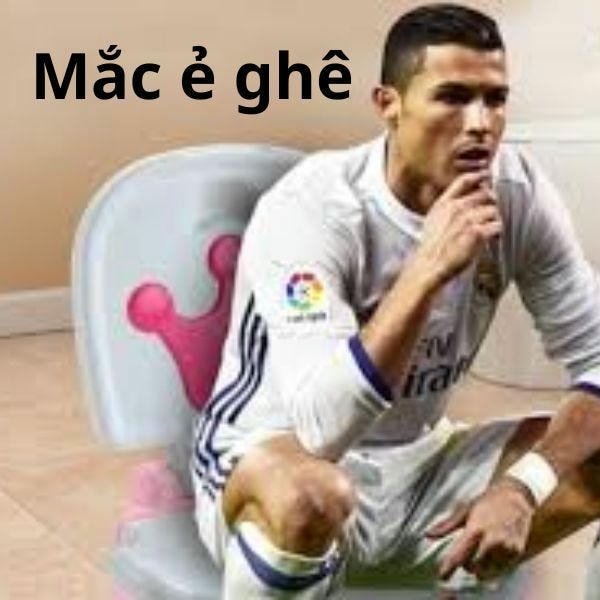 ảnh chế ronaldo mắc ẻ ghê