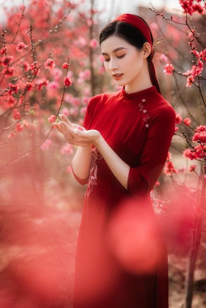 ảnh gái xinh áo dài tết ngoài trời