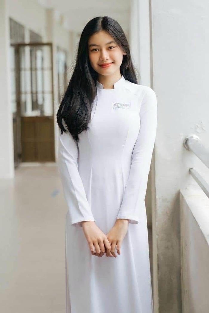 ảnh gái xinh áo dài trắng tóc dài