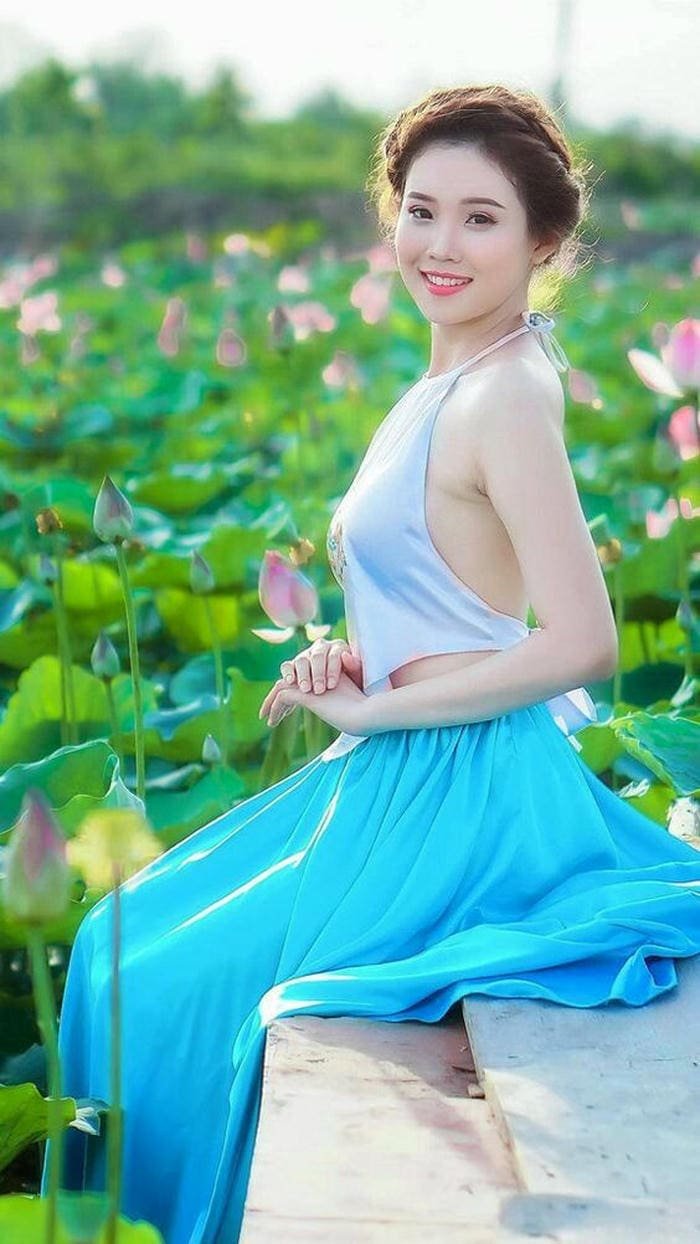 ảnh gái xinh áo yếm duyên dáng